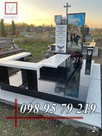 Пам'ятник з білого мармуру №2
